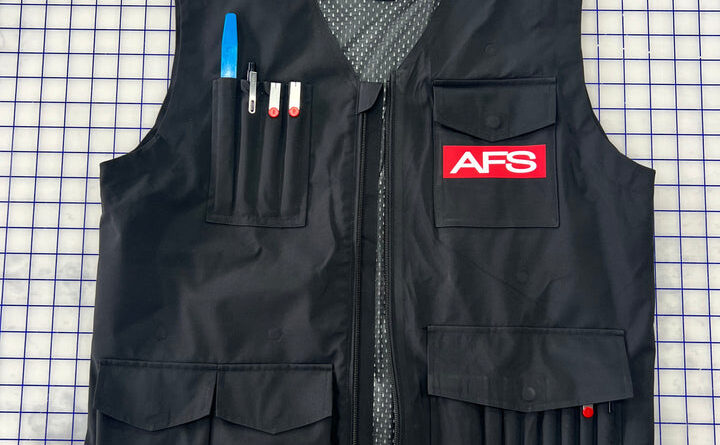 tool vest with pockets
