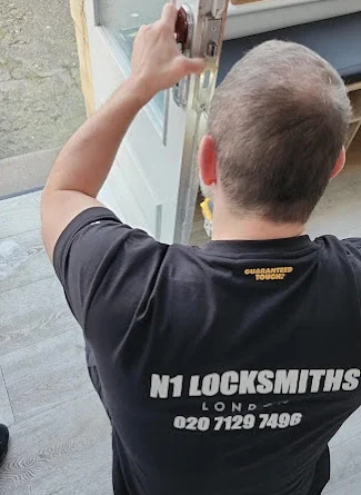 locksmith services in Richmond Avenue